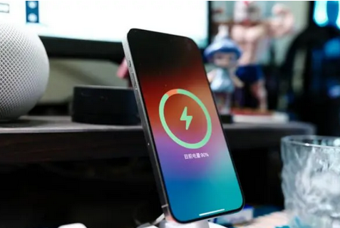 怀仁苹果15换屏服务分享用什么充电器给iPhone15充电更好 